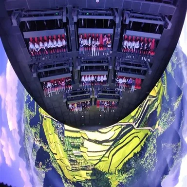 Teatro voador de cúpula suspensa